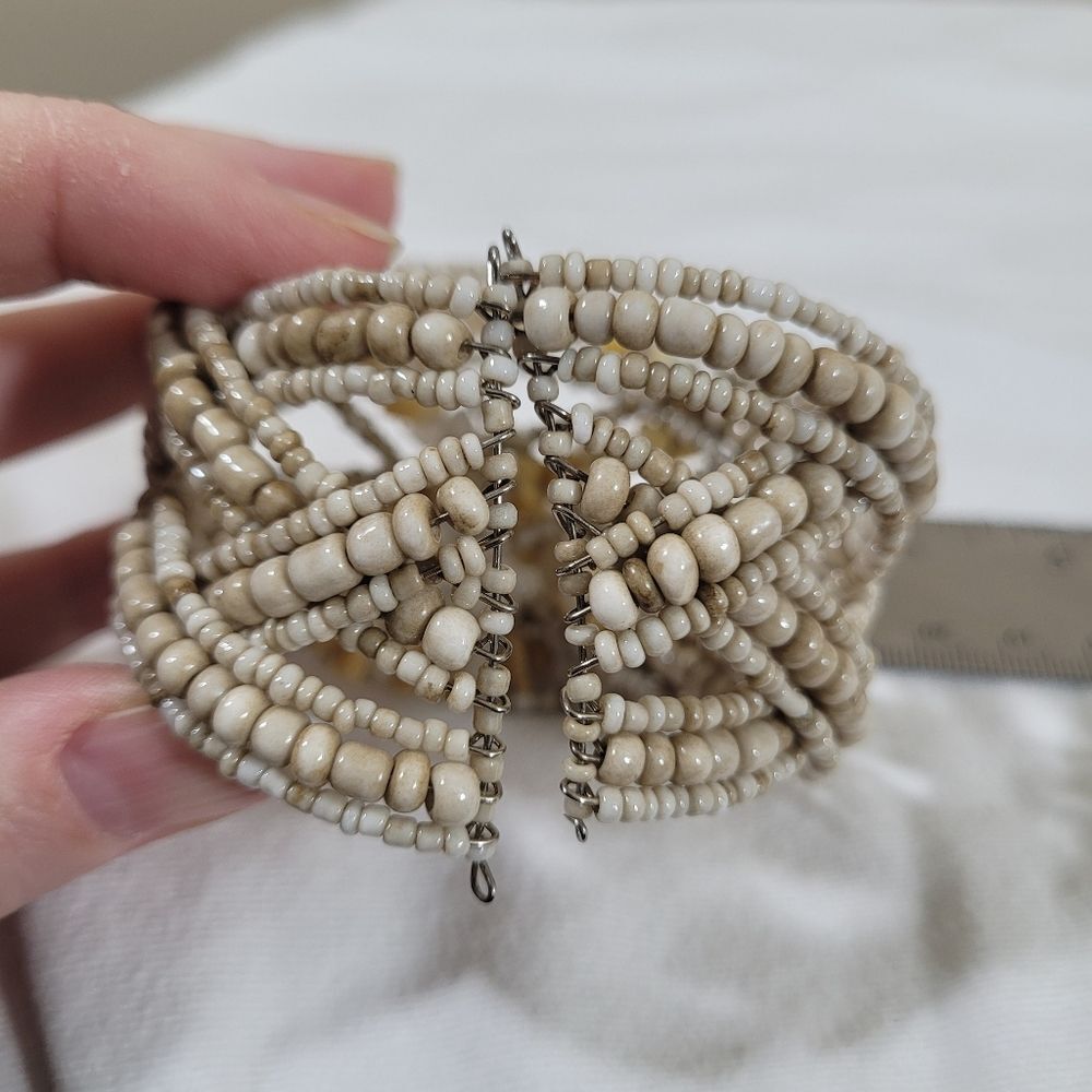 Beaded Wrap Cuff Bracelet Tan Cream Excellent Stone Chip Boho - Picture 4 of 4